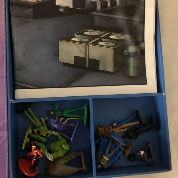 DC Comics Batman My Busy Books Story Book Play Set - 12 mini figures and Playmat - Picture 4 of 4